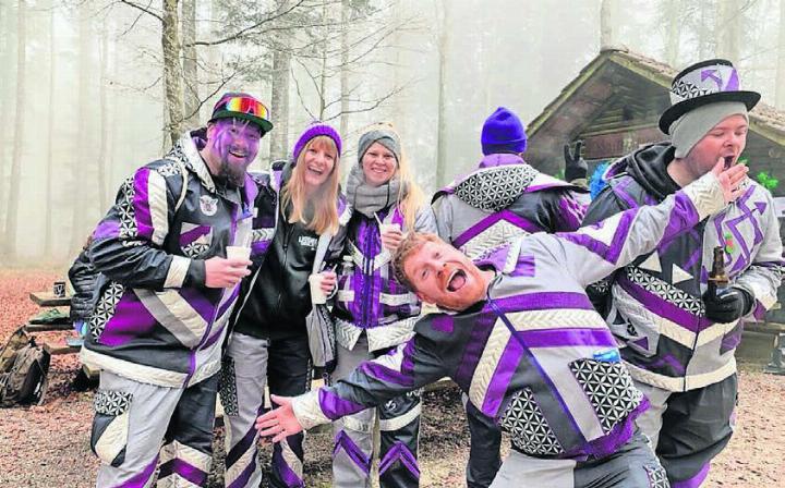 Die Lindenberggeister – hier vor der Gauserihütte – haben mit ihrem Auftritt die Guggen-Saison eingeläutet.