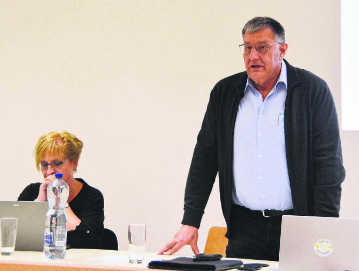 Erstmals führte Pius Wiss als Präsident von Wald Freiamt-Lenzburg durch die Traktanden. Für Protokoll und Rechnung ist Patricia Küng verantwortlich. Bild: Annemarie Keusch