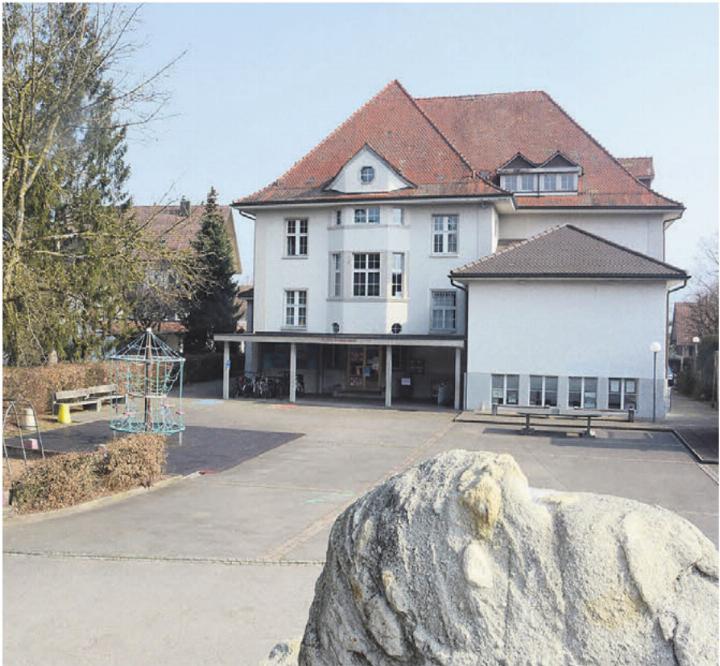 Die Tage das alten Gemeindehauses sind gezählt – mit dem Nein zum Referendum kann die Planung des Neubaus mit Vollgas fortgeführt werden. Bild: Archiv