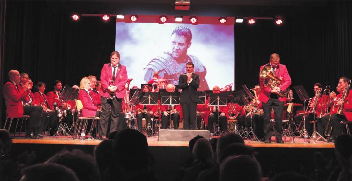 Energiegeladen und mit viel Leidenschaft präsentierte sich die Musikgesellschaft an den Jahreskonzerten. 
Bilder: ci