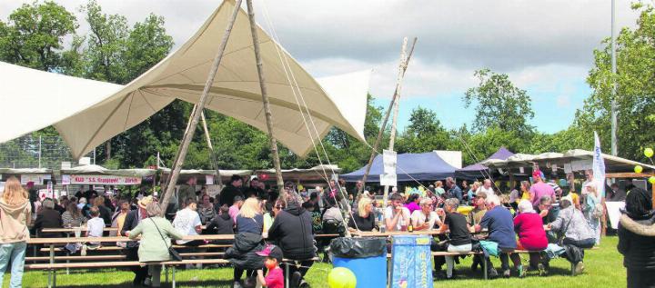 Das erfolgreiche Festival «Begegnung der Kulturen» in Dottikon brachte die unterschiedlichsten Nationen an einem Platz zusammen. Bild: Archiv