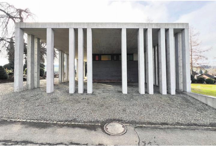 Die frisch sanierte Aufbahrungshalle in Muri wurde zwischen 2005 und 2007 erbaut und ist mit ihren klaren, zeitlosen Formen als Ort der Ruhe und Würde gestaltet. Bild: zg