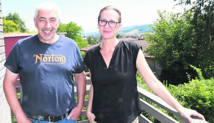 Wohlen ist stark gewachsen – und somit auch die Infrastruktur. Nun beantragt der Gemeinderat eine Steuerfusserhöhung von sieben Prozent, dies kommt bei einer Mehrheit der Parteien nicht gut an. Sie beide vertreten die unterschiedlichsten Meinungen: SVP-Präsident Roland Büchi und SP-Präsidentin Laura Pascolin. Bild: Archiv/dm