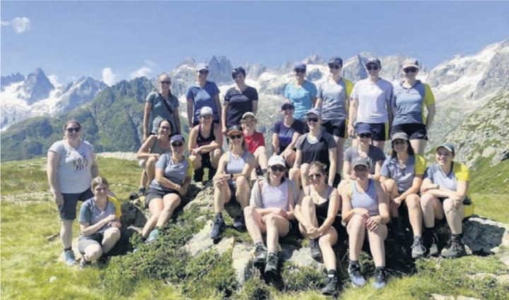 Gruppenbild der Merenschwander Turnerinnen in den Urner Alpen. Bild: zg