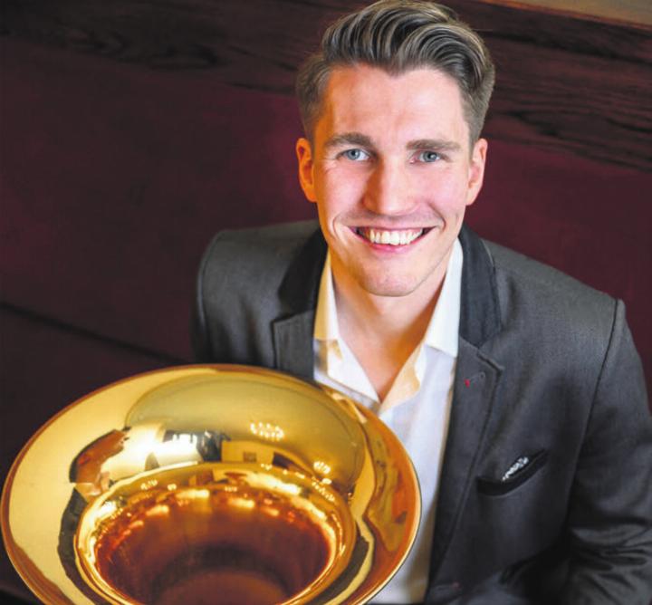 Als Gastsolist stellt Ross Knight seine Virtuosität an der Tuba unter Beweis. Bild: zg