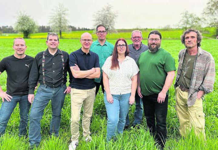 Das OK Dorffest Bünzen, von links: Ralph Müller, Marcel Riesen, Michi Meier, Maurus Schober, Ramona Kuhn, Ruedi Seiler, Dominique Betschart und Markus Müller. Es fehlen: Irene Niederhauser und Anja Bächler. Bild: zg