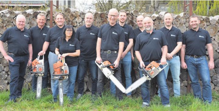 Das OK des Holzerwettkampfes in Merenschwand, von links: Paul Leu, Urs Huber, Christoph Schmid, Michèle Hochstrasser, Stephan Isler, Stefan Staubli, Linus Staubli, Oliver Eichenberger, Urs Meyer, Matthias Bruder und Thomas Ehrler. Bild: Annemarie Keusch