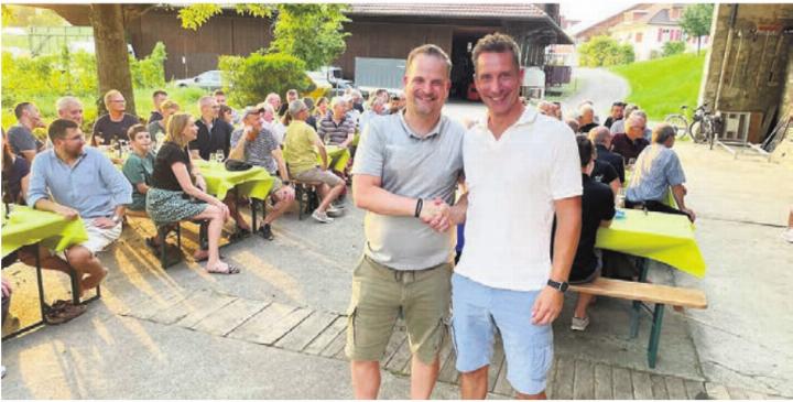Der neue Trainer Björn Navarin (rechts) mit Fördervereinspräsident Mirko Kleiner. Bild: zg