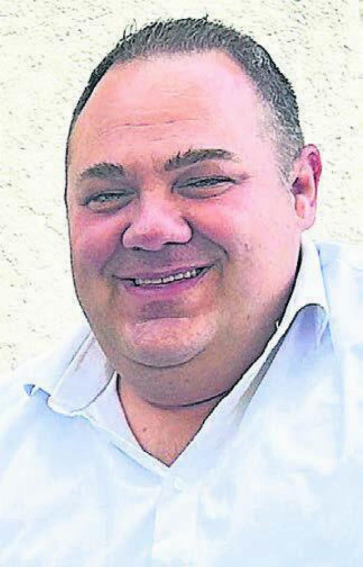 Stefan Strebel pfeift das Bild: zg
