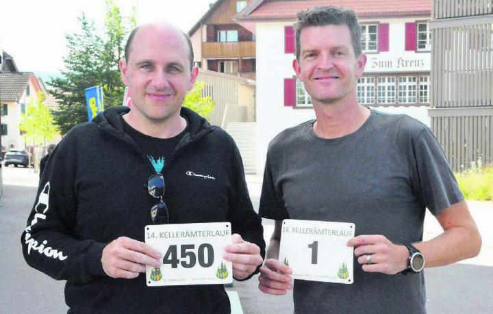 Die Vorbereitungen für den anstehenden Kellerämterlauf sind in vollem Gang: Fabian Hasler und Anthony Paine (von links nach rechts). Bild: Celeste Blanc / Archiv
