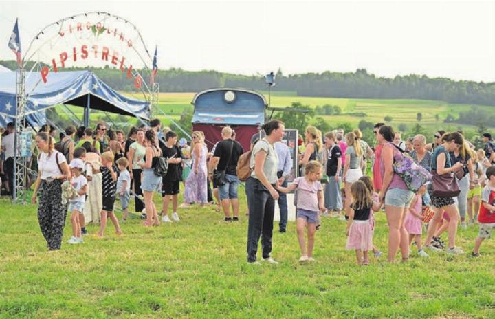 Jung und Alt begegnet sich bei Spiel und Spass, so wie dies beim Jugendfest im Sommer in Büttikon der Fall war. Bild: Archiv