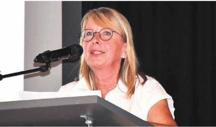 Co-Präsidentin Karin Koch Wick stellte die Vorlage zur Abschaffung des Eigenmietwerts vor.