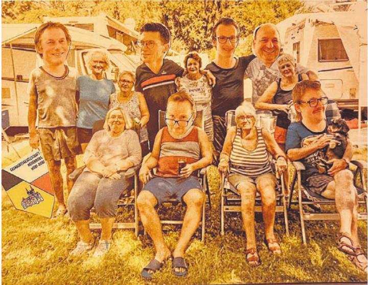 Per Fotomontage in den Urlaub auf dem Campingplatz: die Neuenburger. Per Fotomontage in den Urlaub auf dem Campingplatz: die Neuenburger.