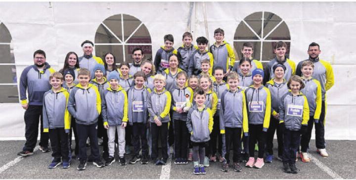 Gruppenbild der grossen und kleinen Läuferinnen und Läufer aus den Reihen des TV Merenschwand. Bild: zg