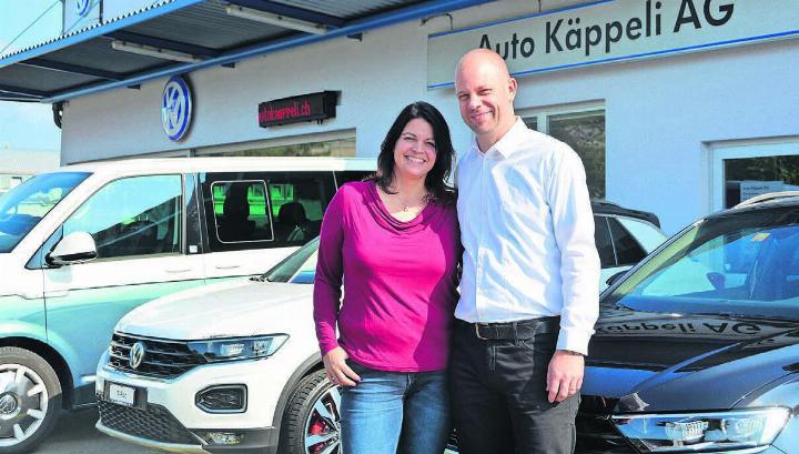 Da war die Welt noch in Ordnung. Im Herbst 2017 haben Sibylle und Olivier Parvex-Käppeli die Führung der Auto Käppeli AG übernommen. Voller Optimismus. Inzwischen haben sich die Rahmenbedingungen so verändert, dass ein Weitermachen aus ihrer Sicht nur noch eine Belastung wäre. «Das ist nicht meine Idee von Unternehmertum», sagt der Geschäftsführer. Bild: Archiv