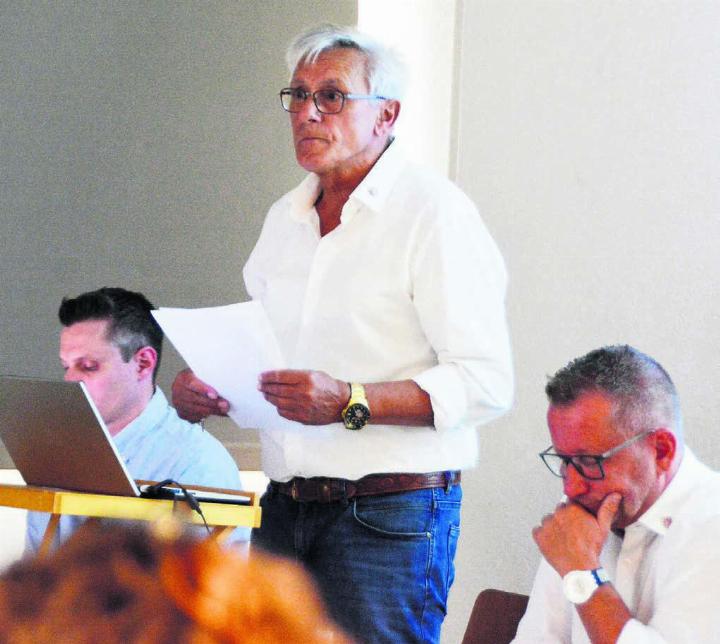 Sie konnten die Stimmbürger nicht von ihrem Vorschlag überzeugen, von links: Gemeindeschreiber Lukas Isler, Gemeindeammann Gian Carlo Silvestri und Vizeammann Thomas Berger. Bild: Annemarie Keusch