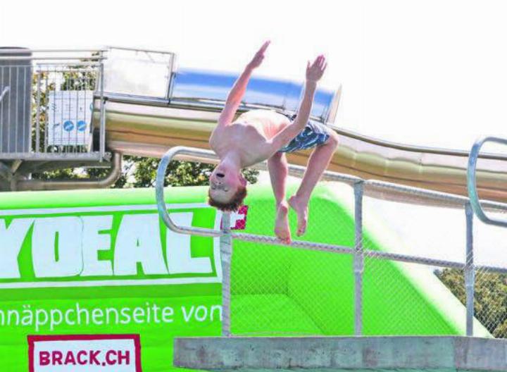 Solche Sprünge und Saltos wird es auch künftig am Big Splash Contest zu sehen geben – dieses Jahr allerdings in Villmergen. Bild: Archiv/jl