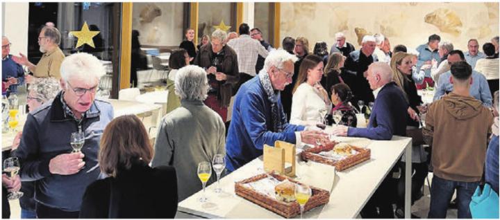 Reger Austausch zwischen Partei und Bevölkerung am Dreikönigsapéro. Bild: zg