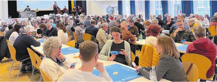 Viel Leidenschaft und grosse Konzentration erfüllten den Casino-Saal. Bilder: Walter Minder