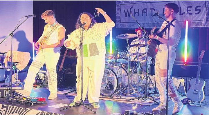 Im Chappelehof wurde es ziemlich laut: Die Band «What Rules» aus Baden spielte gross auf.
Bilder: Walter Minder