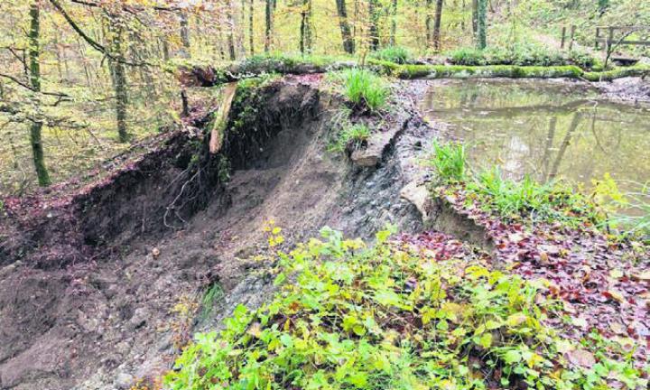 Die starken Regenfälle der letzten Wochen haben zu einem Erdrutsch Bild: gk