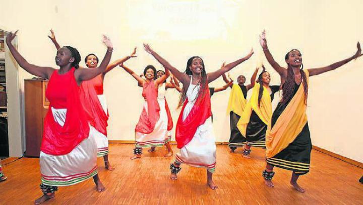 Lebensfreude pur mit Tanz und Musik aus Ostafrika im Kirchgemeindesaal. Bild: zg