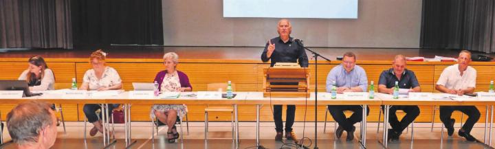 Gemeindeammann Norbert Ender führte souverän durch die reichbefrachtete Sommer-Gemeindeversammlung. Bild: Stefan Treier