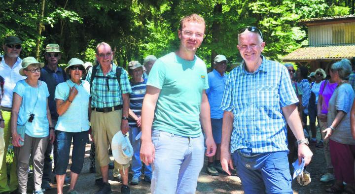 Bereit für den Weitermarsch: Co-Wanderleiter Claudio Rossetti (rechts), Geschäftsführer des Künstlerhauses Boswil, und Benjamin Nyffenegger, Künstlerischer Co-Leiter des Musikfestivals «Boswiler Sommer». Bilder: Thomas Stöckli