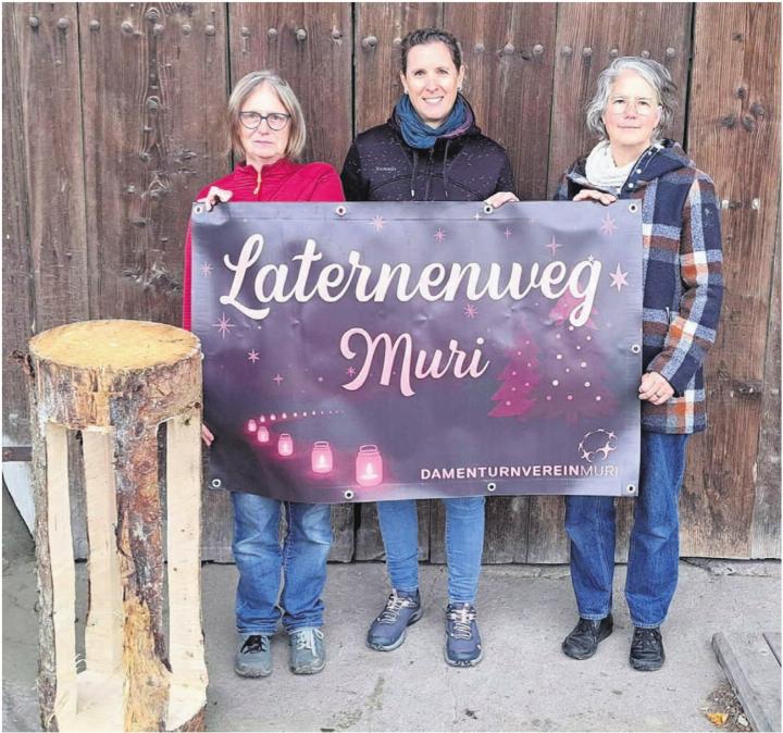 Sie bilden das OK des neuen Laternenwegs in Muri, von links: Agi Villiger, Rebecca Käppeli und Barbara Lang. Es fehlt: Helen Schriber. Bild: zg
