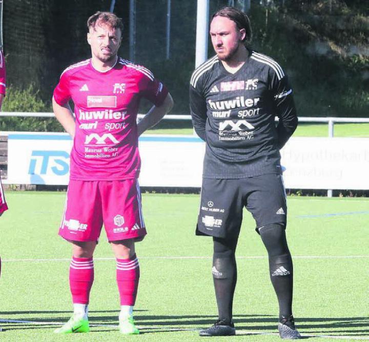 Ernes Paden (links) und Goalie Silvano Kessler sind zwei der insgesamt acht Abgänge beim FC Muri in der Winterpause.