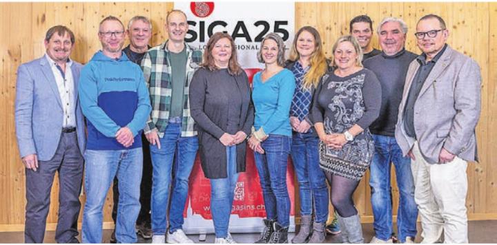 Das SIGA25-OK setzt sich aus folgenden elf Personen zusammen, von links: Jakob Sidler (Landwirtschaft), Rolf Fahrni (Verkehr), Stefano Florida (Festwirtschaft), Roland Füglister (Bau), Esther Villiger (Personal), Nicole Nussbaumer (Aktuariat), Angela Aeberhard (Finanzen), Britta Kapitzki (Tombola), Urs Villiger (Festwirtschaft), Josef Villiger (OK-Präsident), Andreas Gnädinger (Werbung). Bild: zg