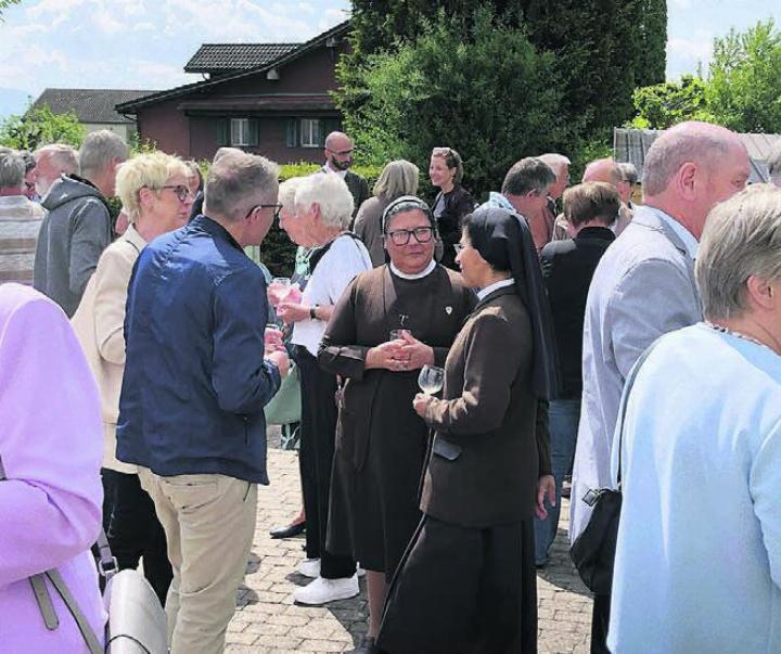 Die Generalleiterin Schwester Marelvi Buelvas Mendoza und Schwester Flormita im Gespräch. Bild: zg