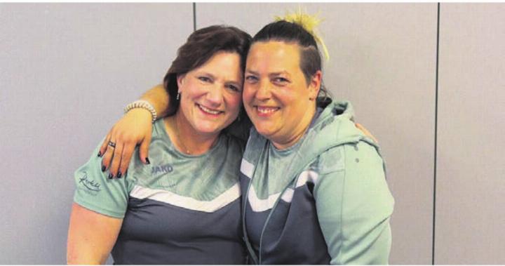 Die neue und die abtretende Präsidentin: Rebekka Lienhard (links) übernimmt das Amt von Fränzi Hallauer. Bild: zg