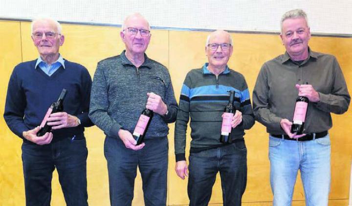 Die Jubilare: Max Kuhn, Alfred Krähenbühl, Kari Brunner, René Grob (von links). Bild: zg