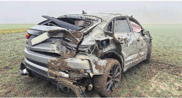 Am Fahrzeug entstand durch den Unfall ein Totalschaden. Bild: pz