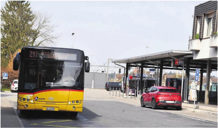 Der Bus 217 nach Affoltern bietet am Bahnhof Muri neu einen Anschluss zum Spital, durch die Line 245. Bild: Verena Anna Wigger