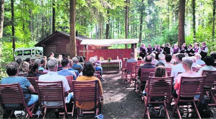 Der Feldgottesdienst im Wald ist ein spezieller und beliebter Anlass. Bild: zg