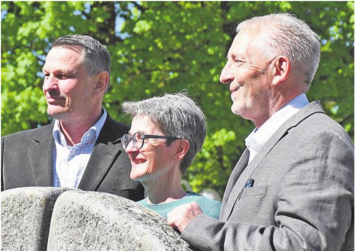 Guter Abschluss und trotzdem mit kritischem Blick in die Zukunft (v. l.): Gemeindeammann Roland Vogt, Finanzministerin Claudia Hauri und Steueramtsvorsteher Thomas Laube. Bild: Daniel Marti