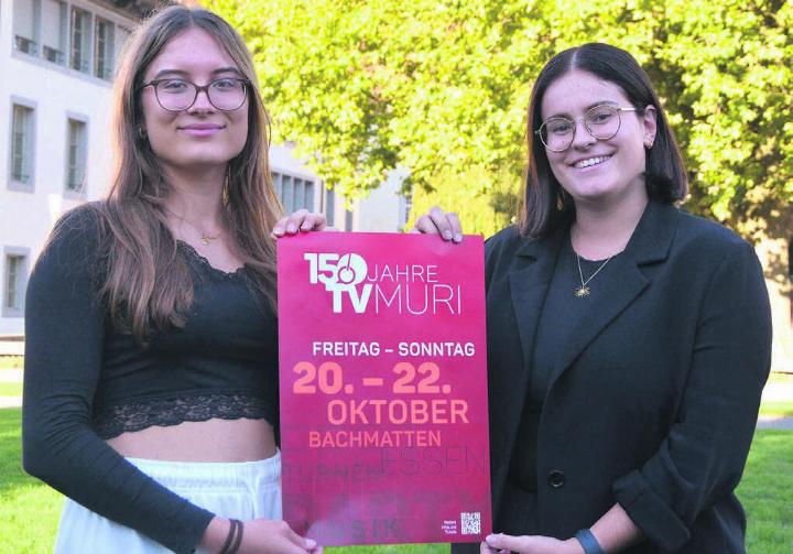 Sie freuen sich riesig, auch wenn langsam die Nervosität steigt: Sophia Blum (links) und Alina Brogle. Bild: Annemarie Keusch