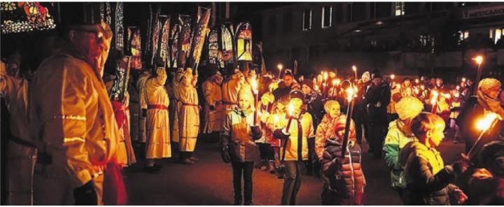 Auch dieses Jahr wird der beliebte Iffelen- und Fackelumzug am Samstagabend Gross und Klein begeistern. Bild: zg