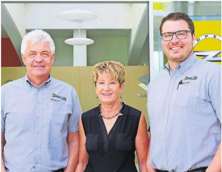 Start in den Generationenwechsel: Stefan und Silvia Baur übergeben Bild: zg