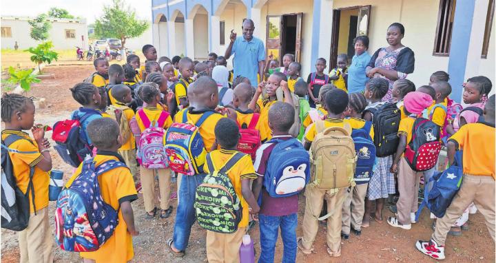 Das neue Primarschulgebäude in St. Georges bietet helle, grosszügige Klassenräume. Bild: zg