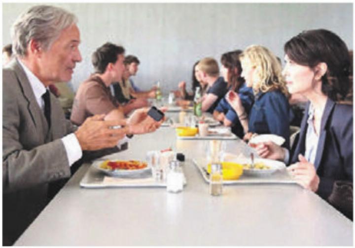 «Ein fast perfekter Antrag»: Walter will seiner Alice wieder näherkommen. Bild: zg