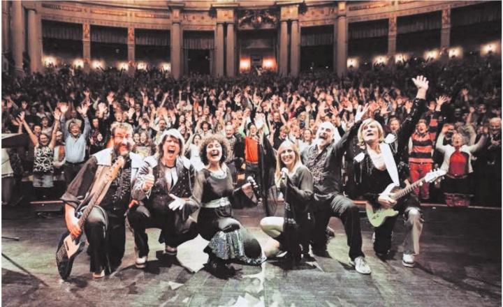 Die Band ABBA 99 tourte schon durch etliche Länder (wie die USA, Schweden, Frankreich, Italien) und begeistert nun auch in Wohlen. Bilder: pd