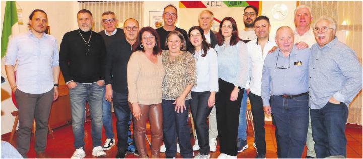 Tatkräftig in die nächsten vier Jahre: Die Acli-Mitglieder wählten die Vorstandsmitglieder und die Rechnungsrevisoren für eine neue vierjährige Amtsperiode. Als Präsident steht weiterhin Franco Narducci (hinten Mitte) an der Spitze des Circolo. Bild: Stefan Treier