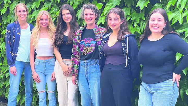 Die Gastgeberinnen der neuen Intermezzo-Saison, von links: Nadine Schneider, Noémie Wyss, Laura Marani, Raphaela Schmid, Mara Robinson, Chianna Schmid. Bild: zg
