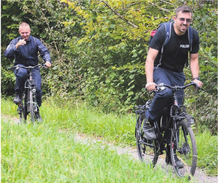 Am Vormittag war die Laune noch bestens. Mit dem Militärvelo ging es von Wohlen nach Bremgarten – und dann rennend weiter zum Campingplatz in Sulz.