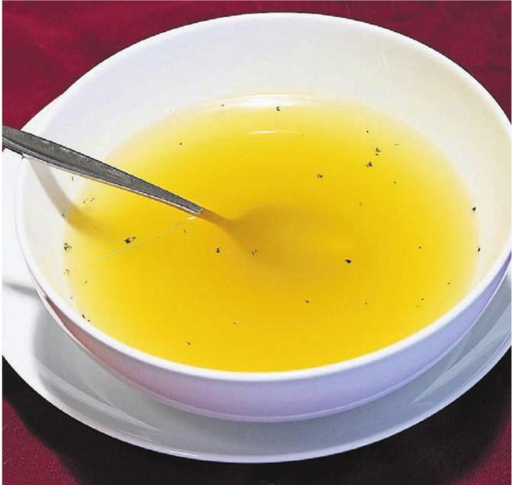 Karges Mahl: Die meisten der Teilnehmenden nehmen erfahrungsgemäss eine Woche lang nur Tee, Wasser und Bouillon zu sich. Doch wie jemand fastet, sei letztlich jedem selber überlassen, betonen die Organisatoren. Die Unterstützung der Gruppe macht aber jede Entbehrung leichter. Bild: pd (Symbolbild)