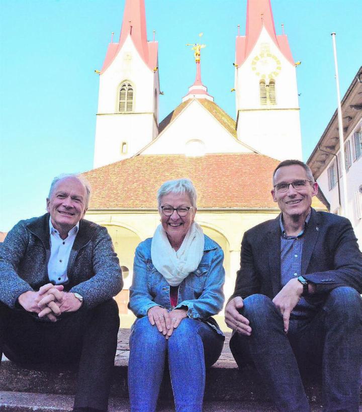 Sie bilden die Kerngruppe, die die jährliche Fusswallfahrt organisiert, von links: Thomas Suter, Edith Müller und Hans Hildbrand. Es fehlt: Reinhard Keusch. Bild: Annemarie Keusch
