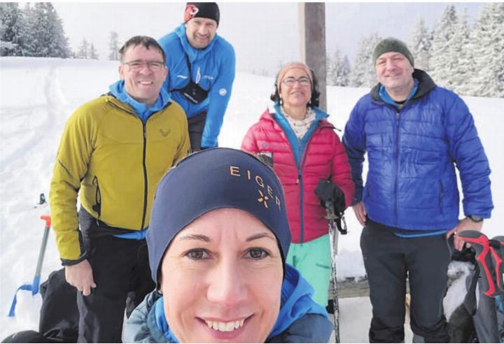 Gruppenfoto auf der Skitour im Januar. Bild: zg